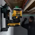 Medidor Laser Autonivelante Verde 3 Linhas 360º Dewalt - Medidor Laser Autonivelante Verde 3 Linhas 360º Dewalt