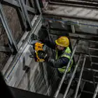 Pregadora de Betão s/escovas XR 18V 5Ah Dewalt + 2 Baterias + Carregador + Mala - Pregadora de Betão s/escovas XR 18V 5Ah Dewalt + 2 Baterias + Carregador + Mala DCN890P2-QW