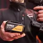 Berbequim a Bateria XR 18V McLaren x Dewalt c/ 2 Baterias e Mala de Transporte - Berbequim a Bateria XR 18V McLaren x Dewalt c/ 2 Baterias e Mala de Transporte