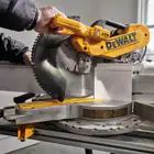 Serra de Esquadria Telescópica Dewalt 1675W - Serra de Esquadria Telescópica Dewalt 1675W