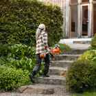 Aparador de Relva Telescópico Husqvarna 220IR + Bateria e Carregador Incluídos - Aparador de Relva Telescópico Husqvarna 220IR + Bateria e Carregador Incluídos