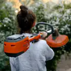 Aparador de Relva Telescópico Husqvarna 220IR + Bateria e Carregador Incluídos - Aparador de Relva Telescópico Husqvarna 220IR + Bateria e Carregador Incluídos