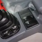 Mini Giratória Donker´s DK18-2 Premium c/ Cabine, 2 Velocidades, Joysticks e Motor Kubota 14 HP - Mini Giratória Donker´s DK18-2 Premium