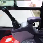 Mini Giratória Donker´s DK18-2 Premium c/ Cabine, 2 Velocidades, Joysticks e Motor Kubota 14 HP - Mini Giratória Donker´s DK18-2 Premium