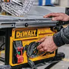 Sierra de mesa Dewalt de 2000 W y 250 mm