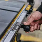 Sierra de mesa Dewalt de 2000 W y 250 mm