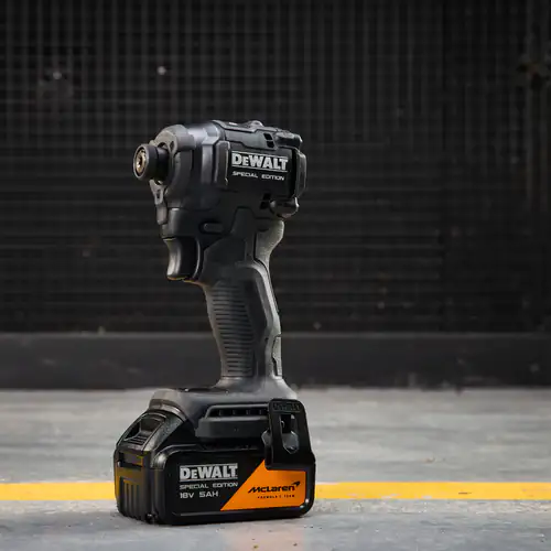 Aparafusadora de Impacto Dewalt McLaren XR 18V 1/4