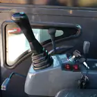Miniexcavadora Donker DK25C con cabina, joysticks, aire acondicionado y motor Kubota de 25 CV.