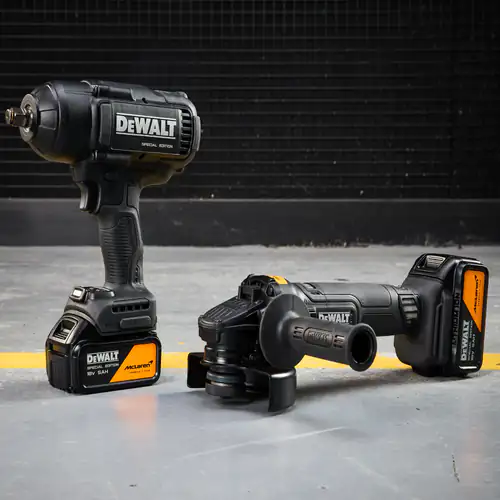 Kit Dewalt x McLaren XR 18V: Amoladora angular + llave de impacto, 2 baterías de 5 Ah DCK2225MP